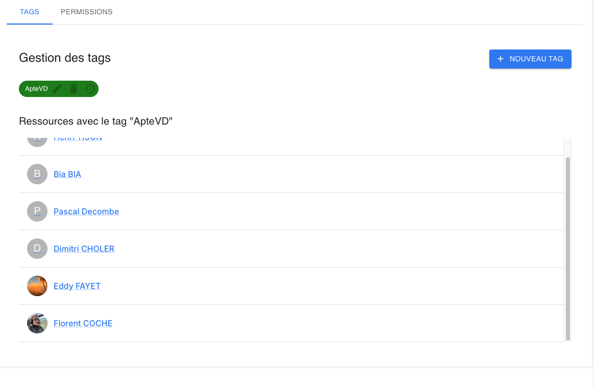 Facilité d'attribution de tags automatiques ou manuels pour restreindre les réservations ou modifier les tarifs